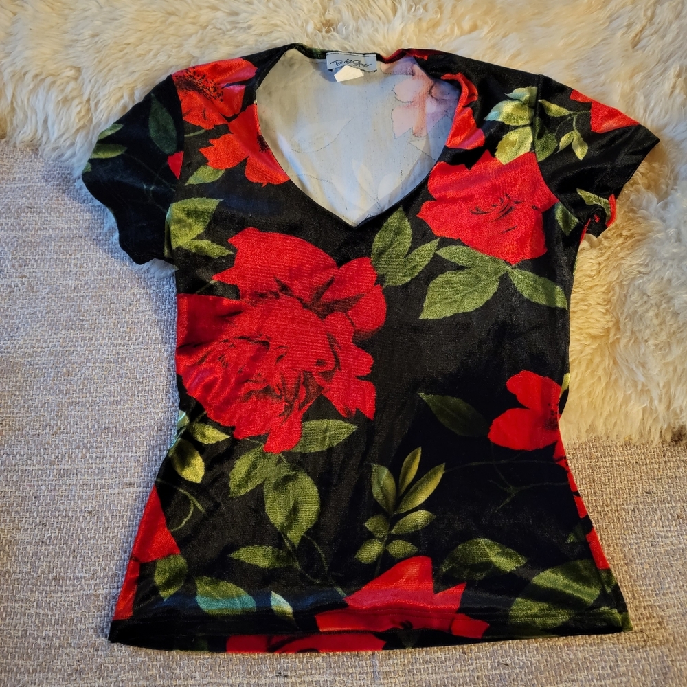 Back stage medium top floral red black